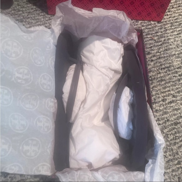 NWB Tory Burch Kira Thin Flip Flops, Size 8 Color Deep Purple 502 - Picture 8 of 11